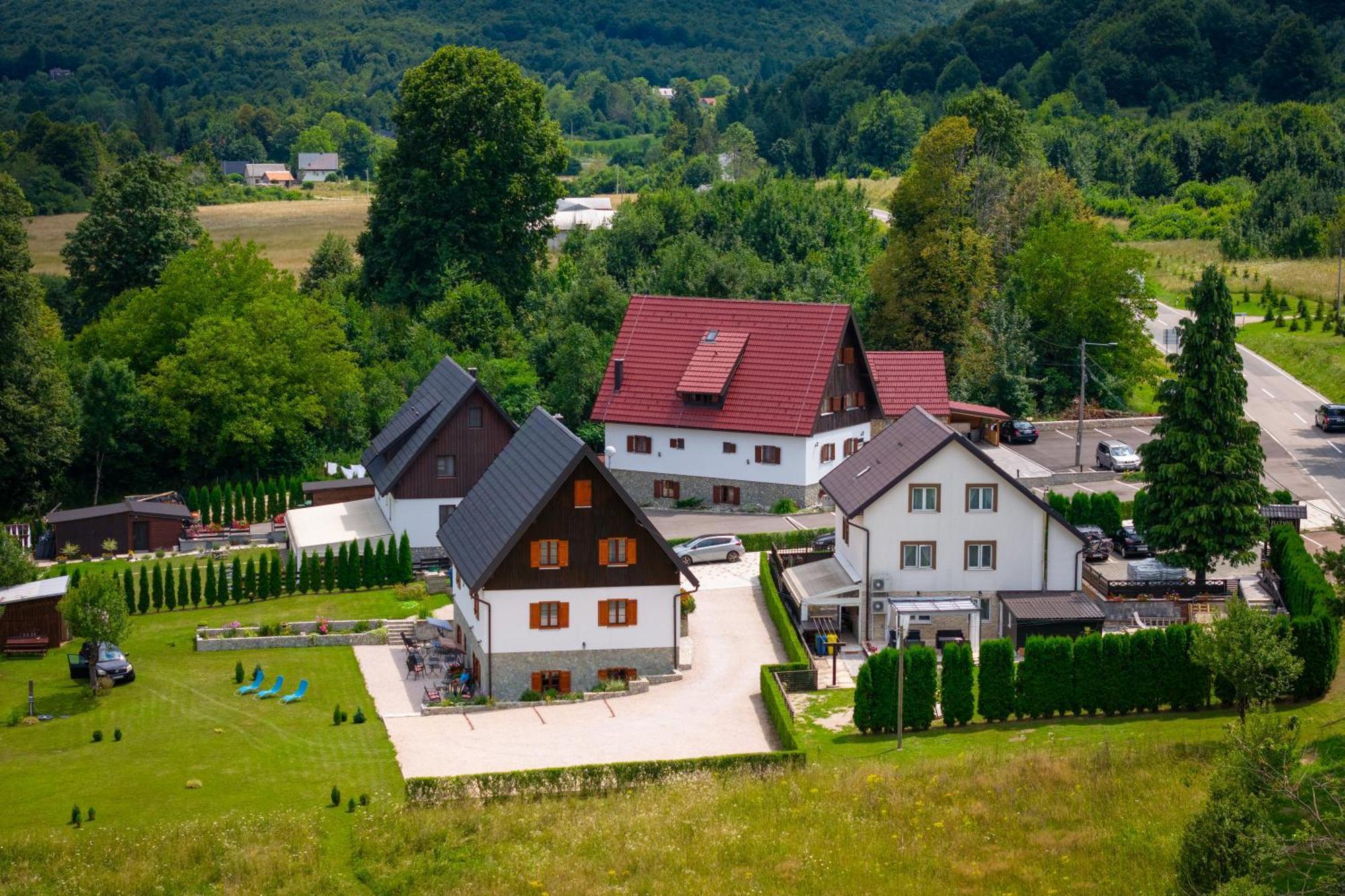 Hotel Green Lakes House Mukinje Exterior foto